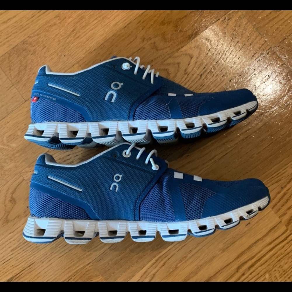womens cloud shoes size 6